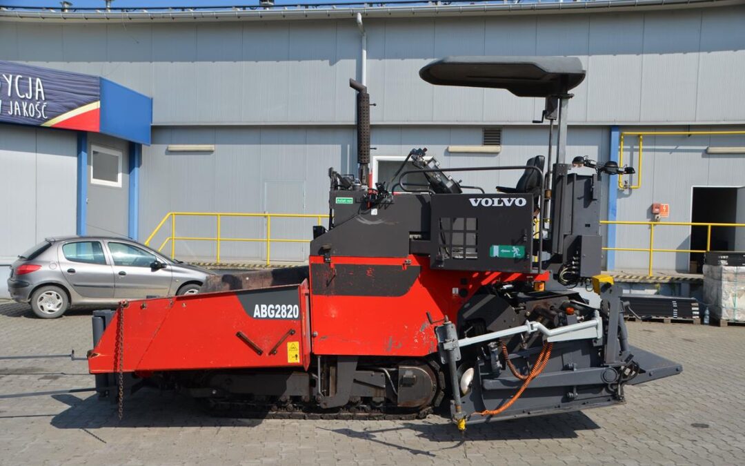 Rozściełacz asfaltu gąsienicowy Volvo ABG TITAN 2820